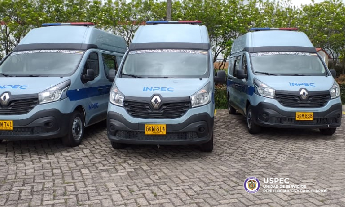 USPEC entrega camionetas tipo panel al INPEC