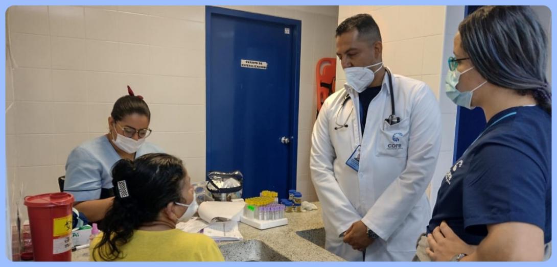 Fotografía: profesionales de la salud trabajando en establecimiento carcelario