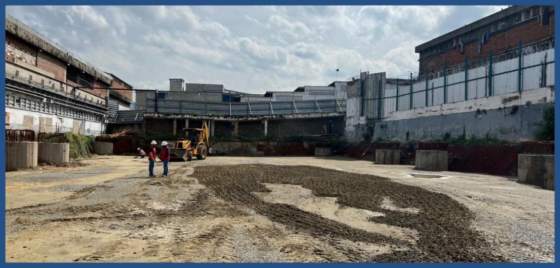 Fotografía: terreno en construcción